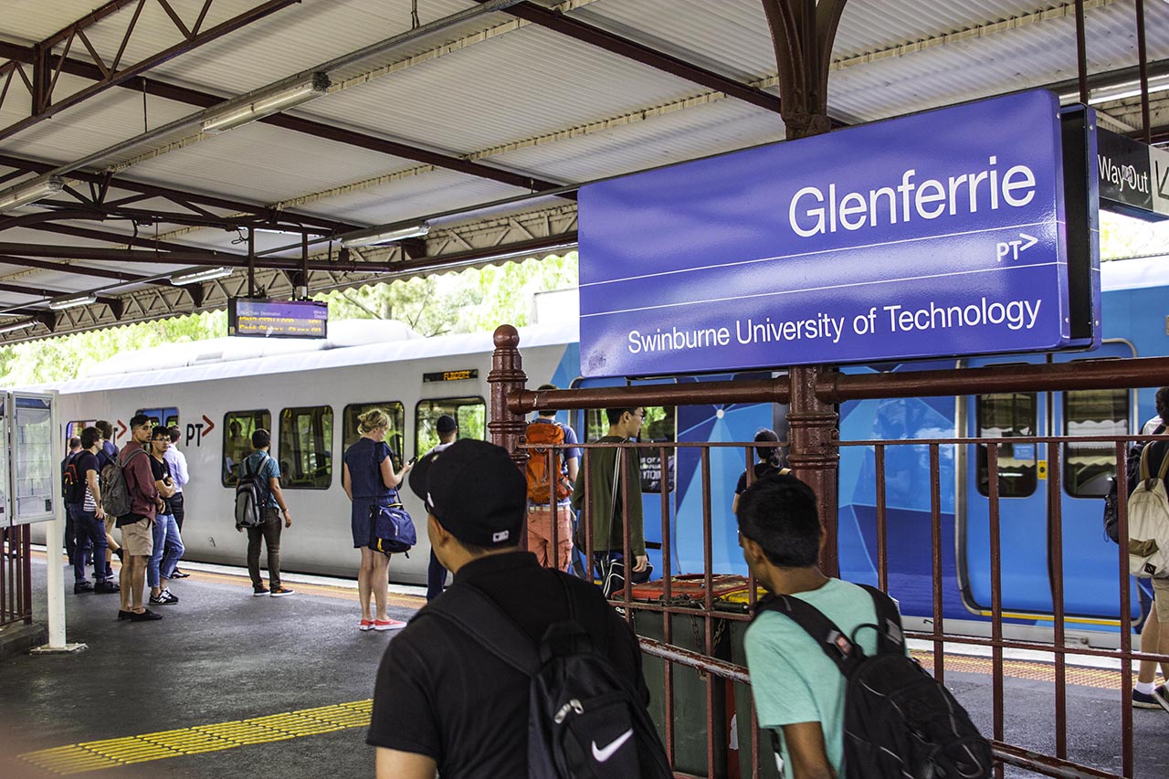Glenferrie station People getting on the train at Glenferrie Station.