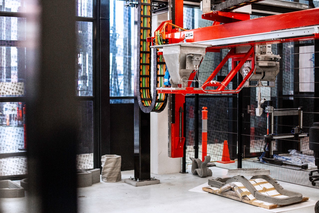 3D concrete printer creating shapes in the ATC buidling 